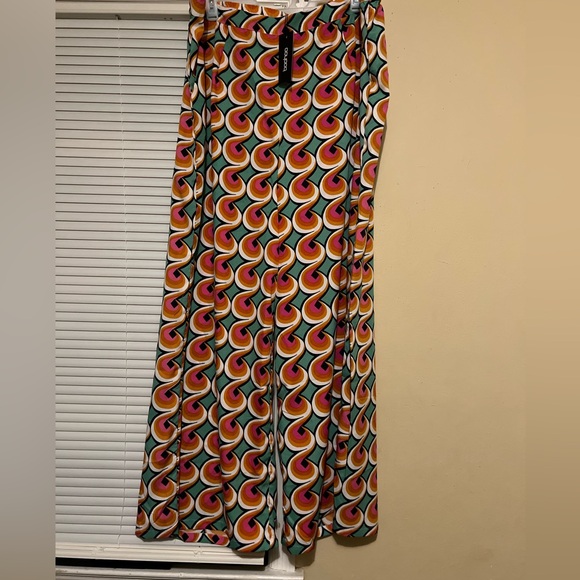 Boohoo Plus Retro Geo printed wide leg trousers - Picture 2 of 4